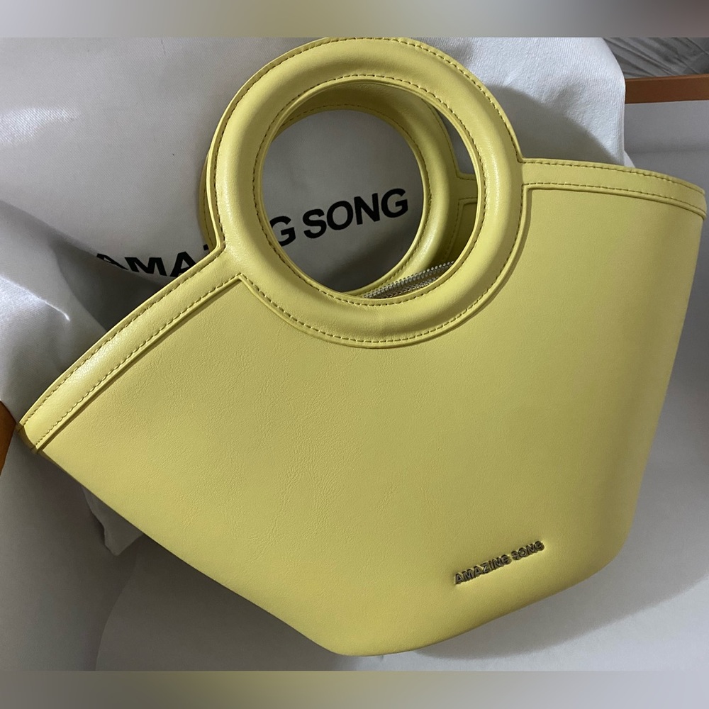 NIB Amazing Song butter yellow basket purse with crossbody strap